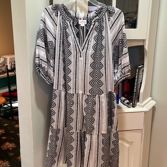 ππ Velvet | Short Sleeve Aztec Print Dress π Size Large. NWT. Pretty Style. - Picture 2 of 9